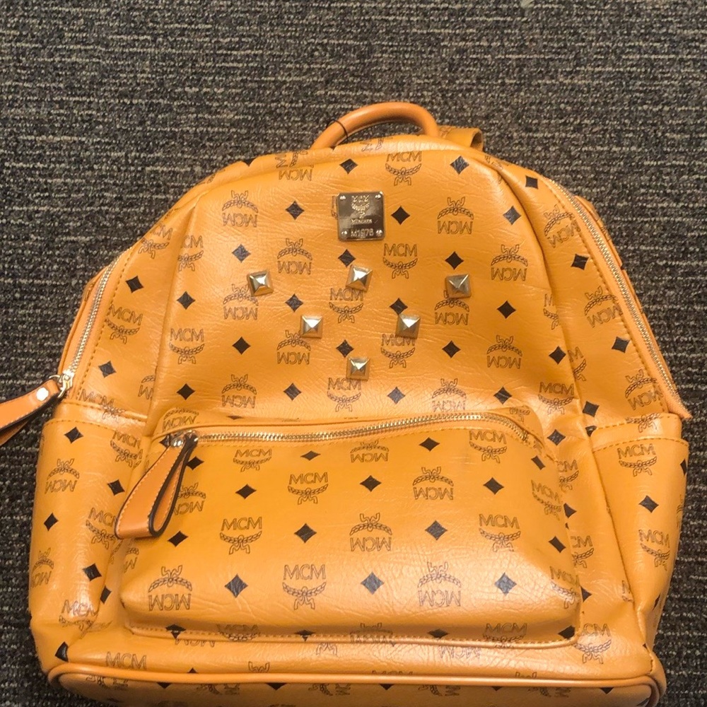 Mcm Bookbag (Cognac)